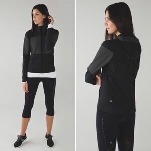 Lululemon Light Speed Jacket Super Black / Black hooded reflective zip pockets